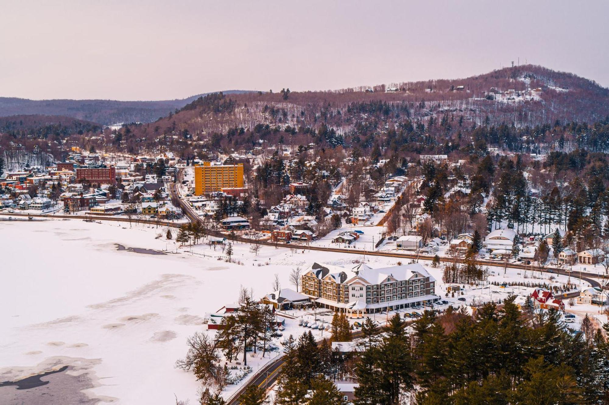 Voco Saranac Lake Ny - Waterfront By Ihg Exterior photo
